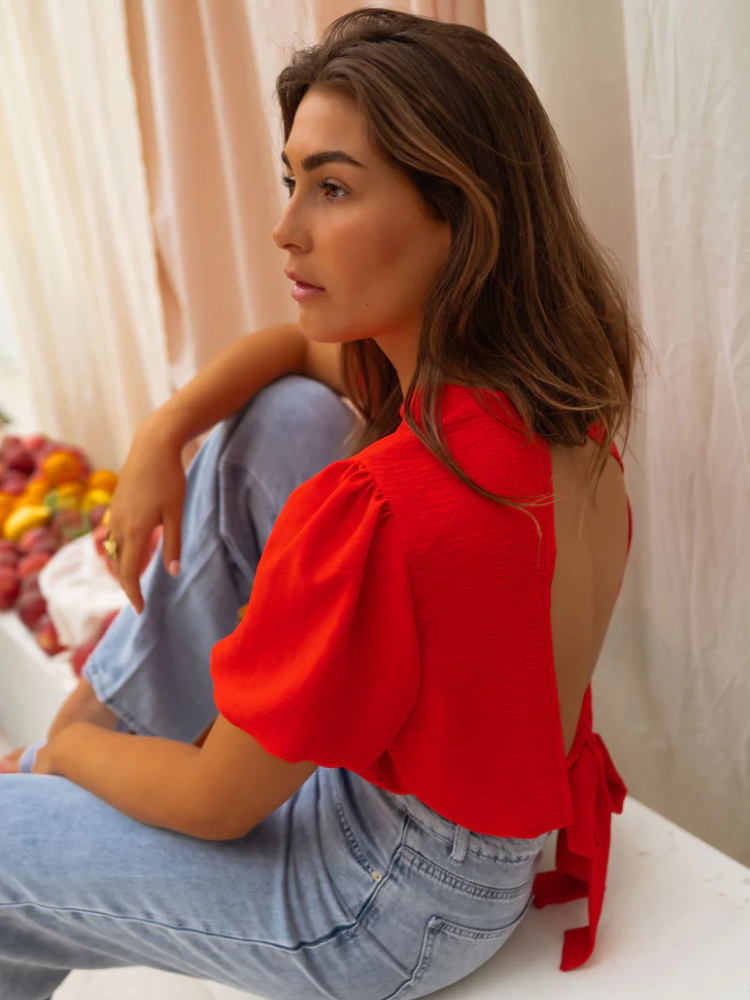 N&B™ LORENA™ | DEN AVKORTEDE BLUSEN